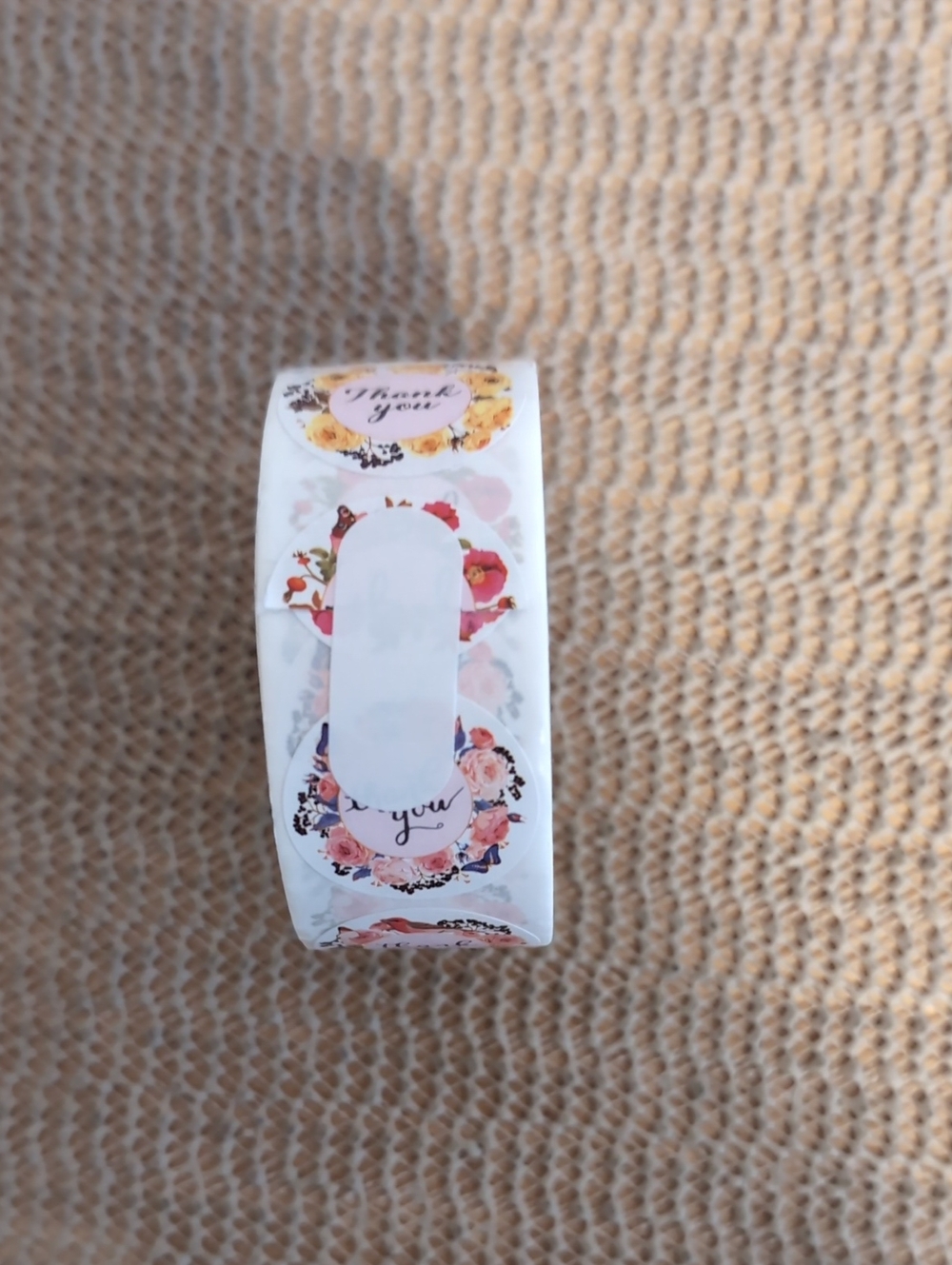 Floral 'Thank You' Sticker Roll Of 500 New - Picture 2 of 3
